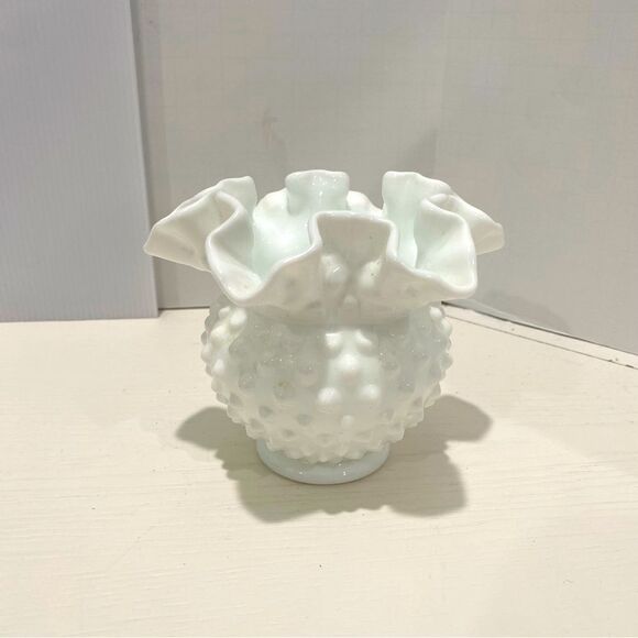 Fenton Vintage Milk Glass Small Ruffle Vase - Picture 1 of 11